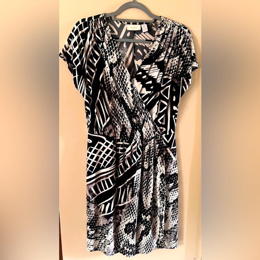 Chico's Black and White Faux Wrap with Elastic Waist Print Dress, Size 2 (Large)